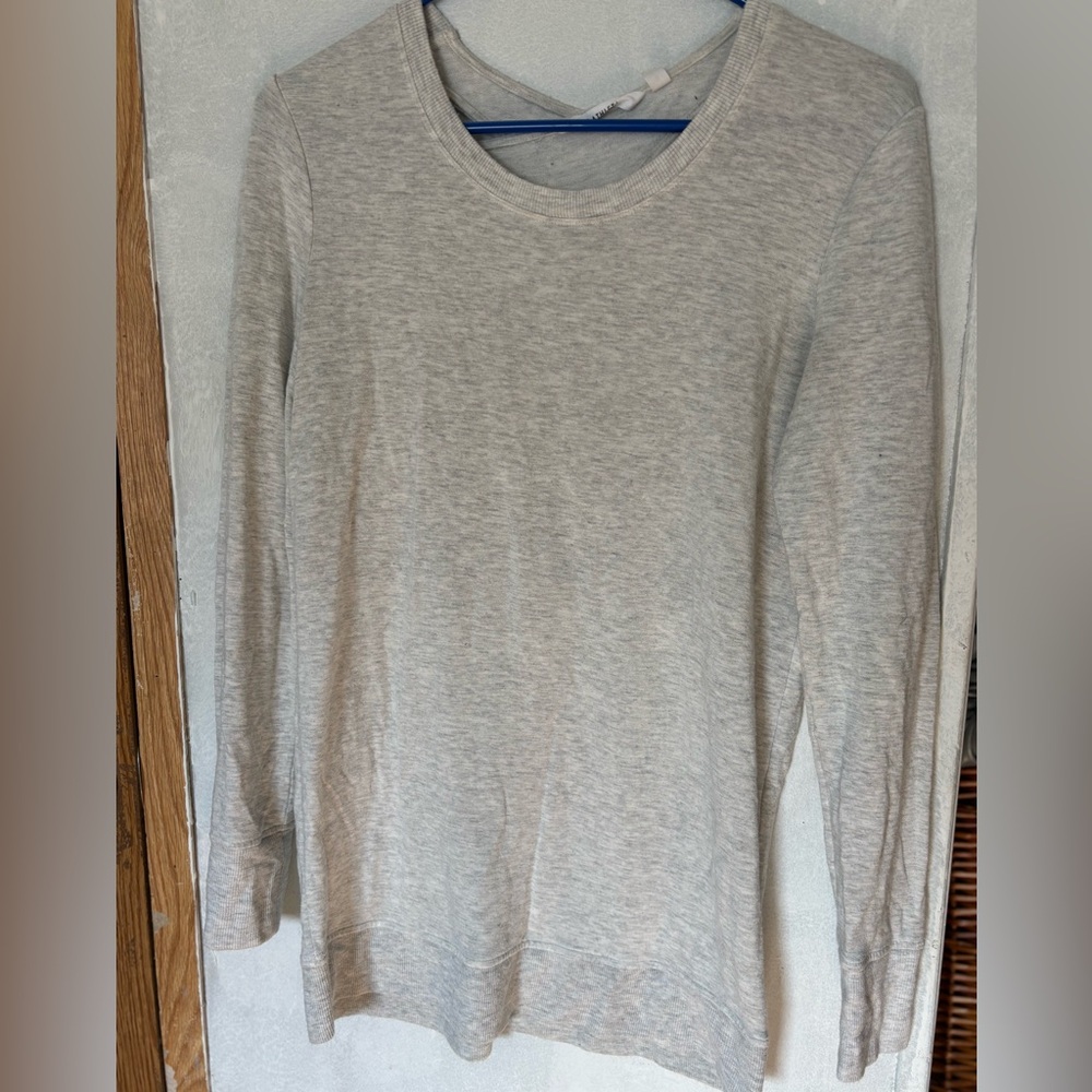Athleta Essence Criss Cross Back Sweatshirt Heather Gray, Small
